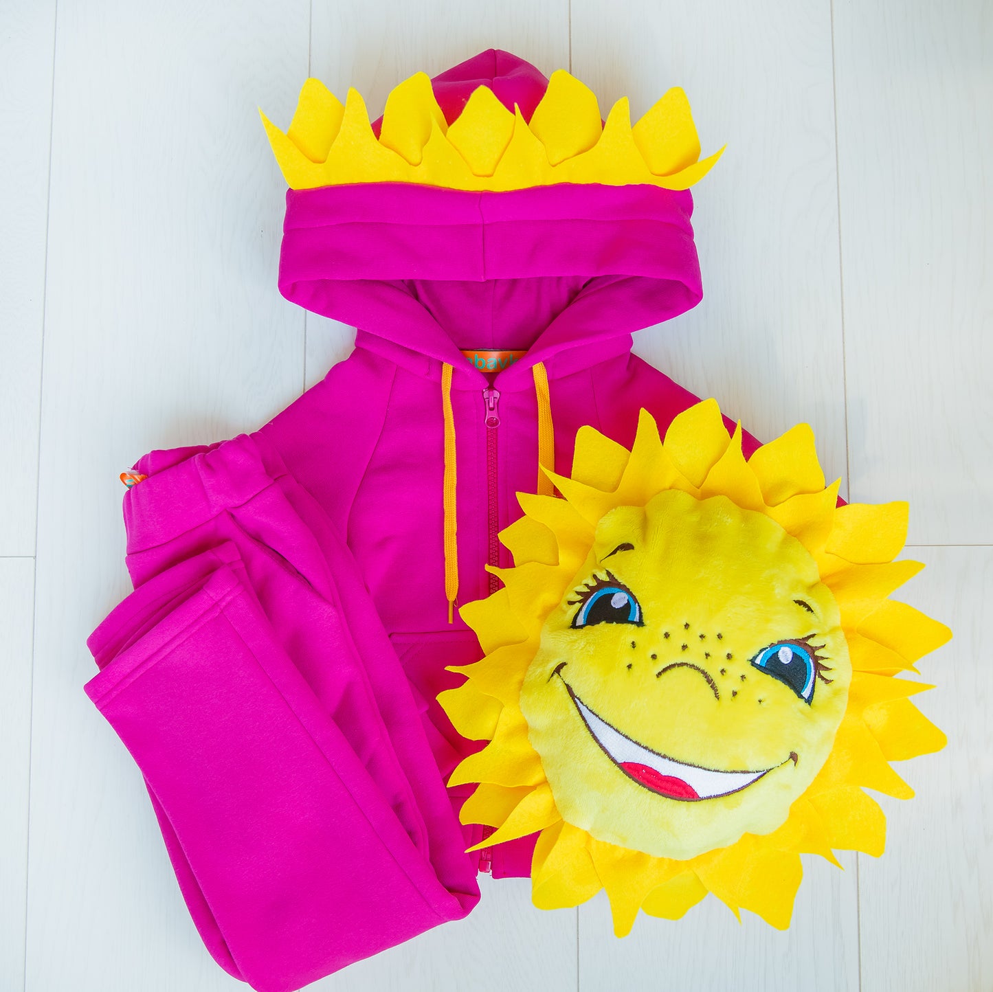 3 in 1 Pullover mit Spielzeug und Reisekissen Sonne