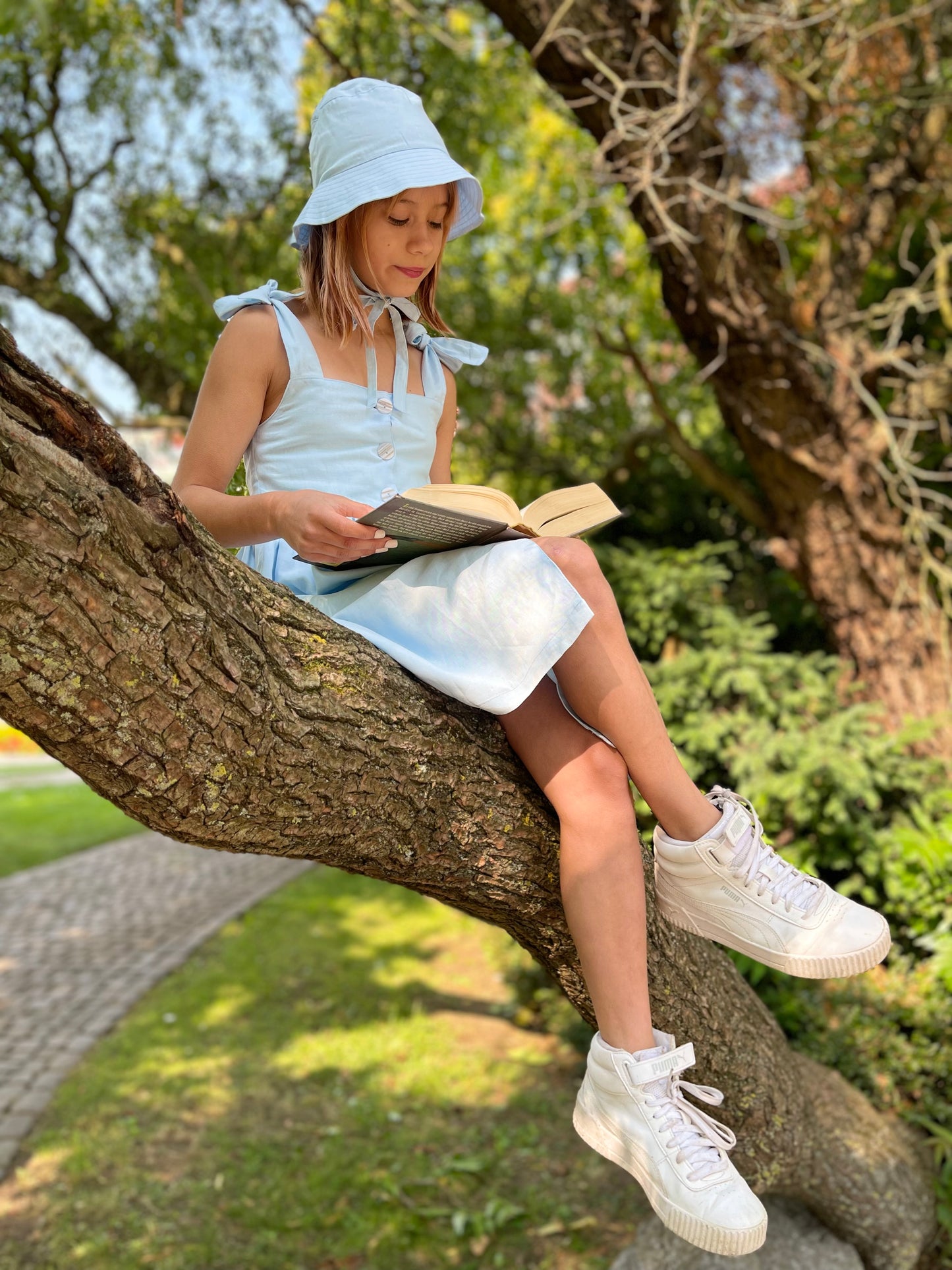 stylisches Leinen-Sommerkleid mit Panamahut
