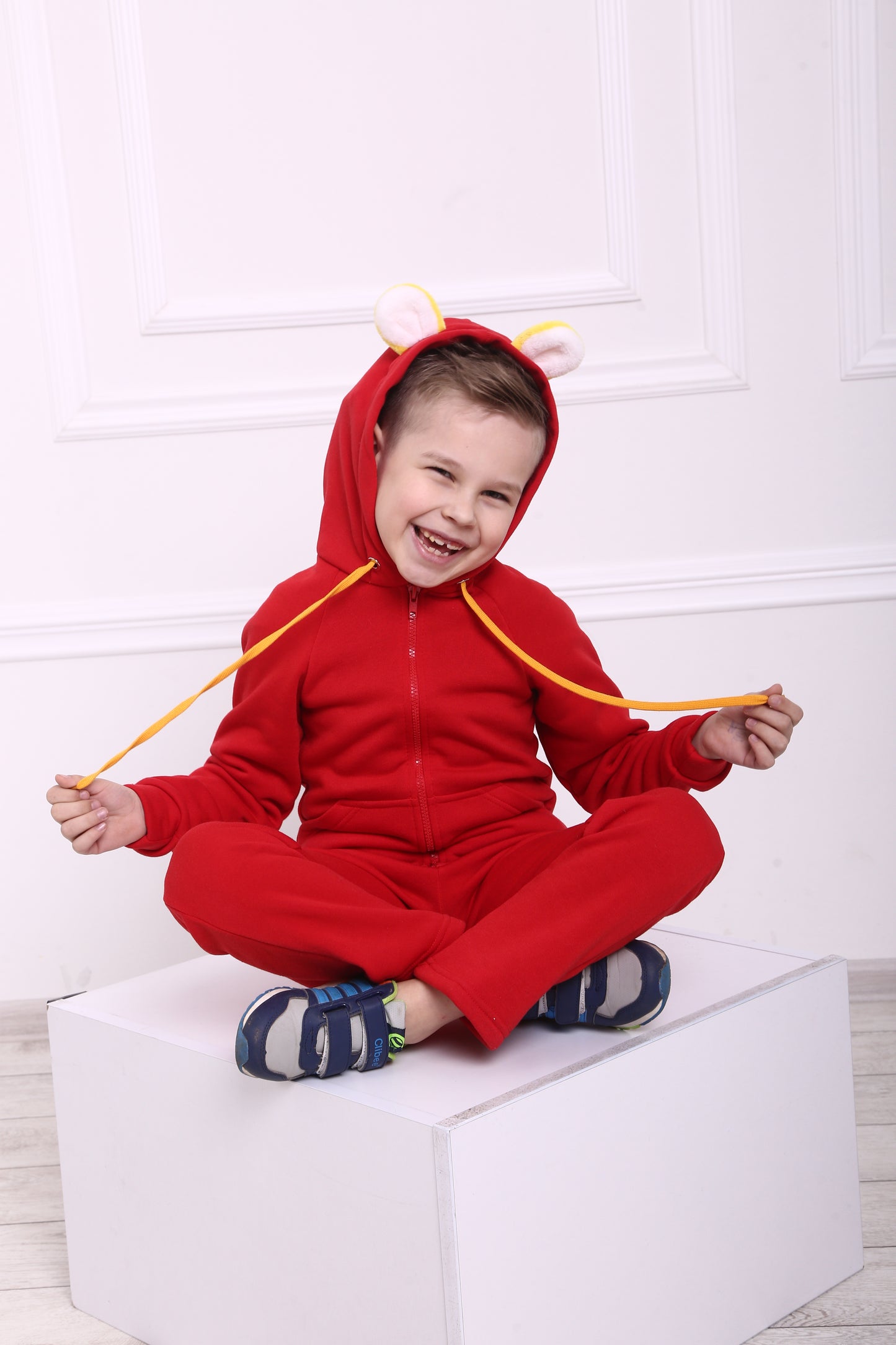 3 in 1 Pullover mit Spielzeug und Reisekissen Löwe