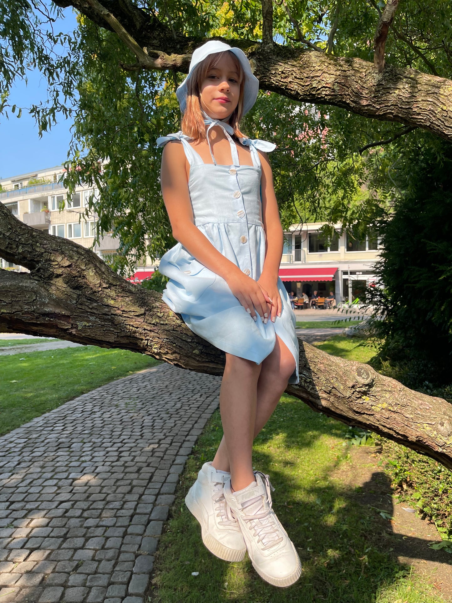 stylisches Leinen-Sommerkleid mit Panamahut