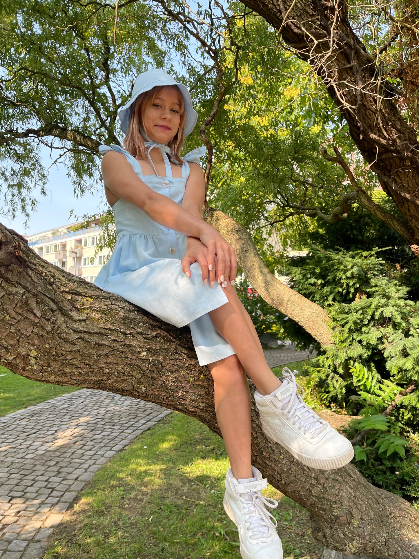 stylisches Leinen-Sommerkleid mit Panamahut