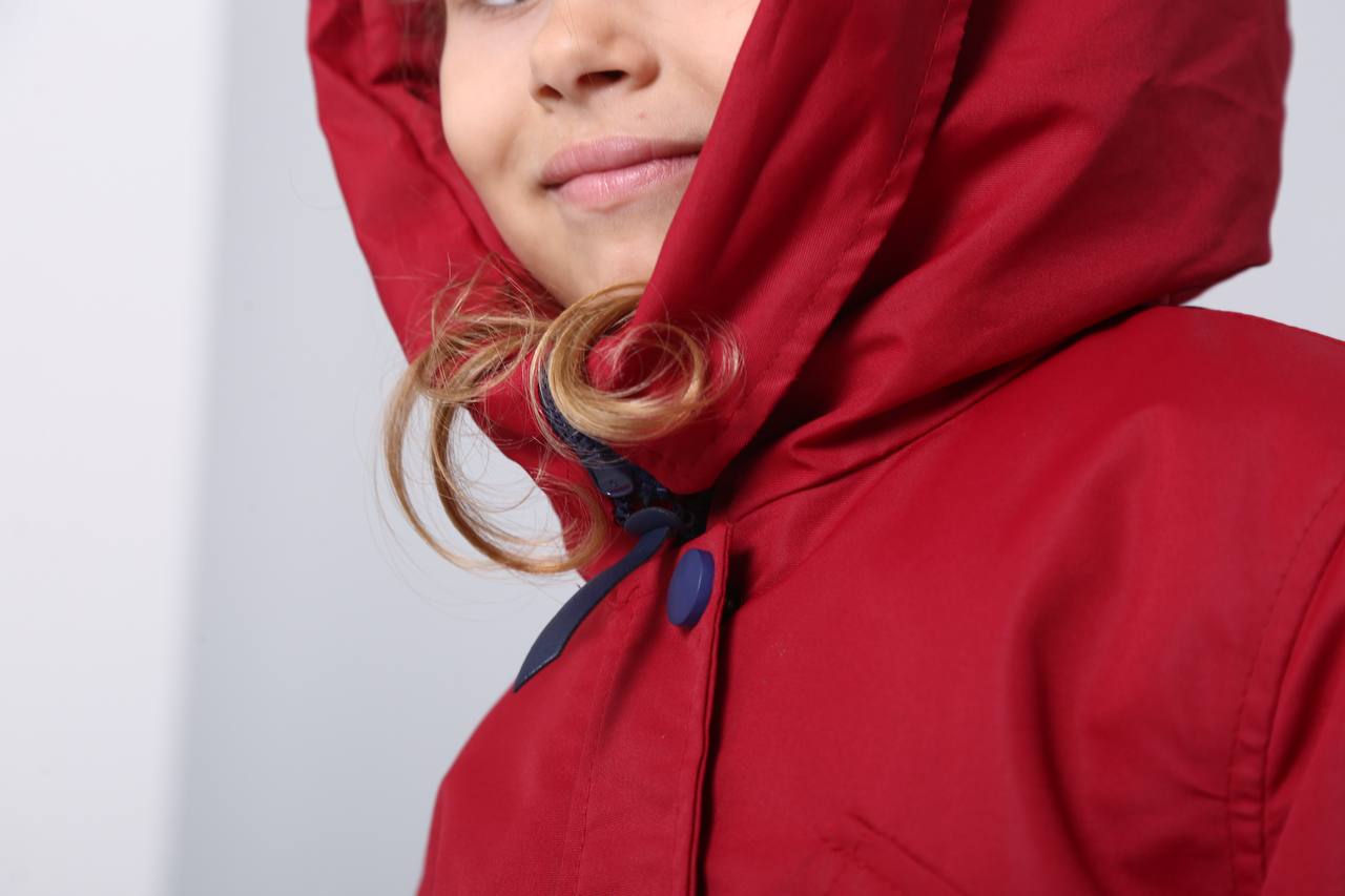 Парка бордовая — защита от ветра и дождя