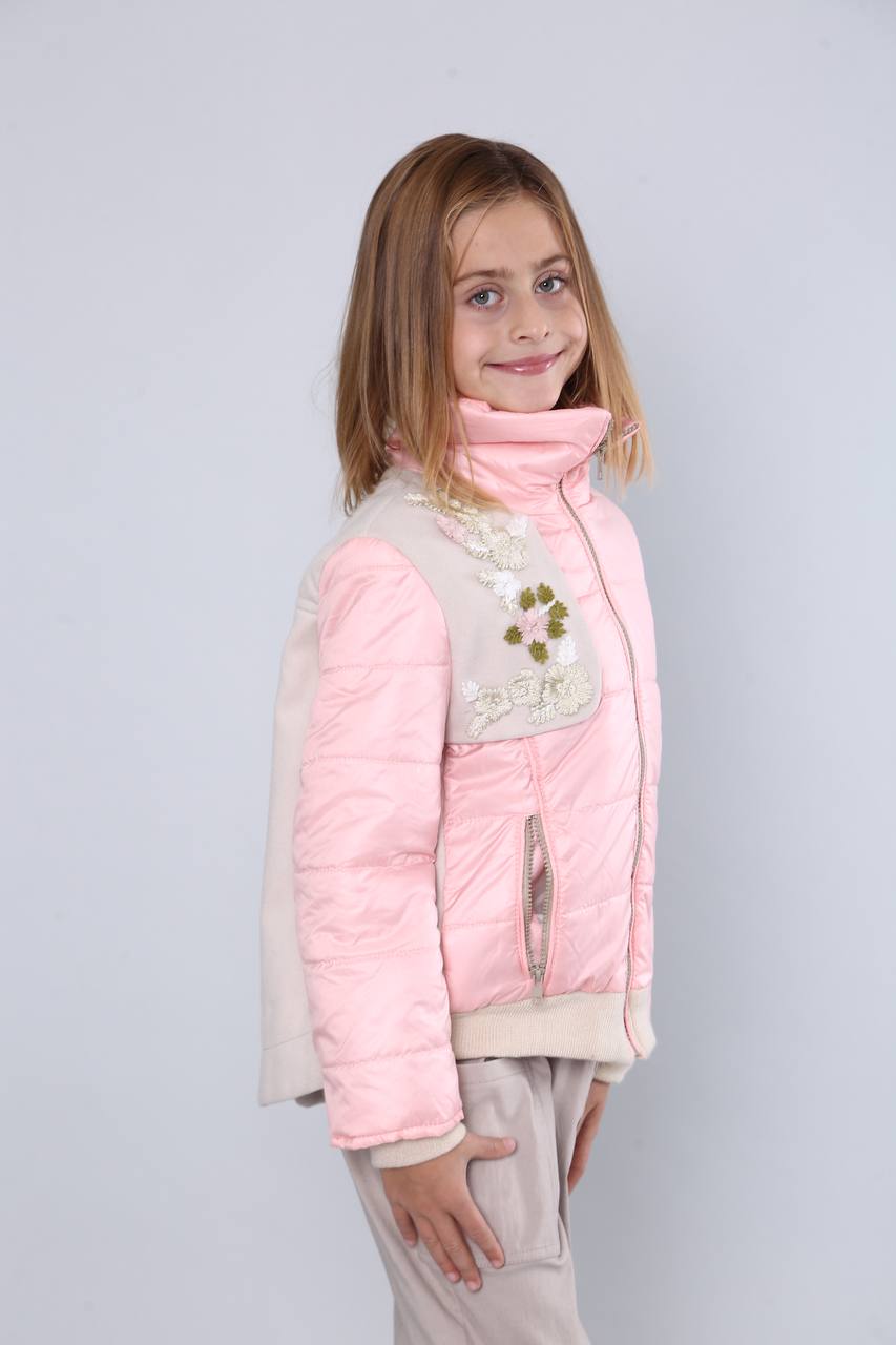 zarte Jacke mit floraler Stickerei