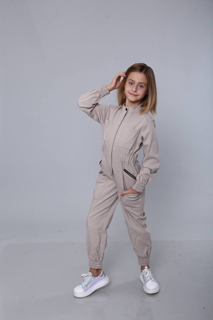 stylischer und bequemer Overall für Teenager