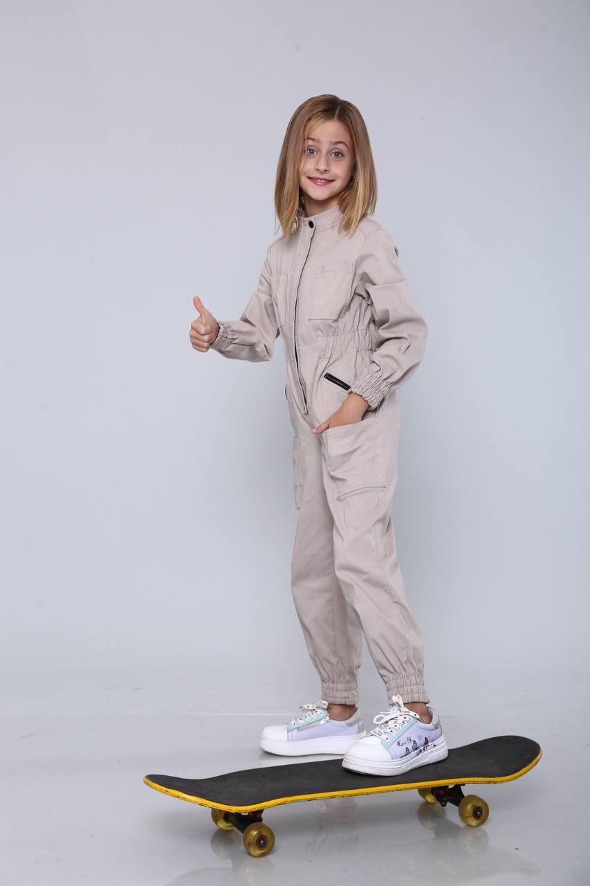 stylischer und bequemer Overall für Teenager