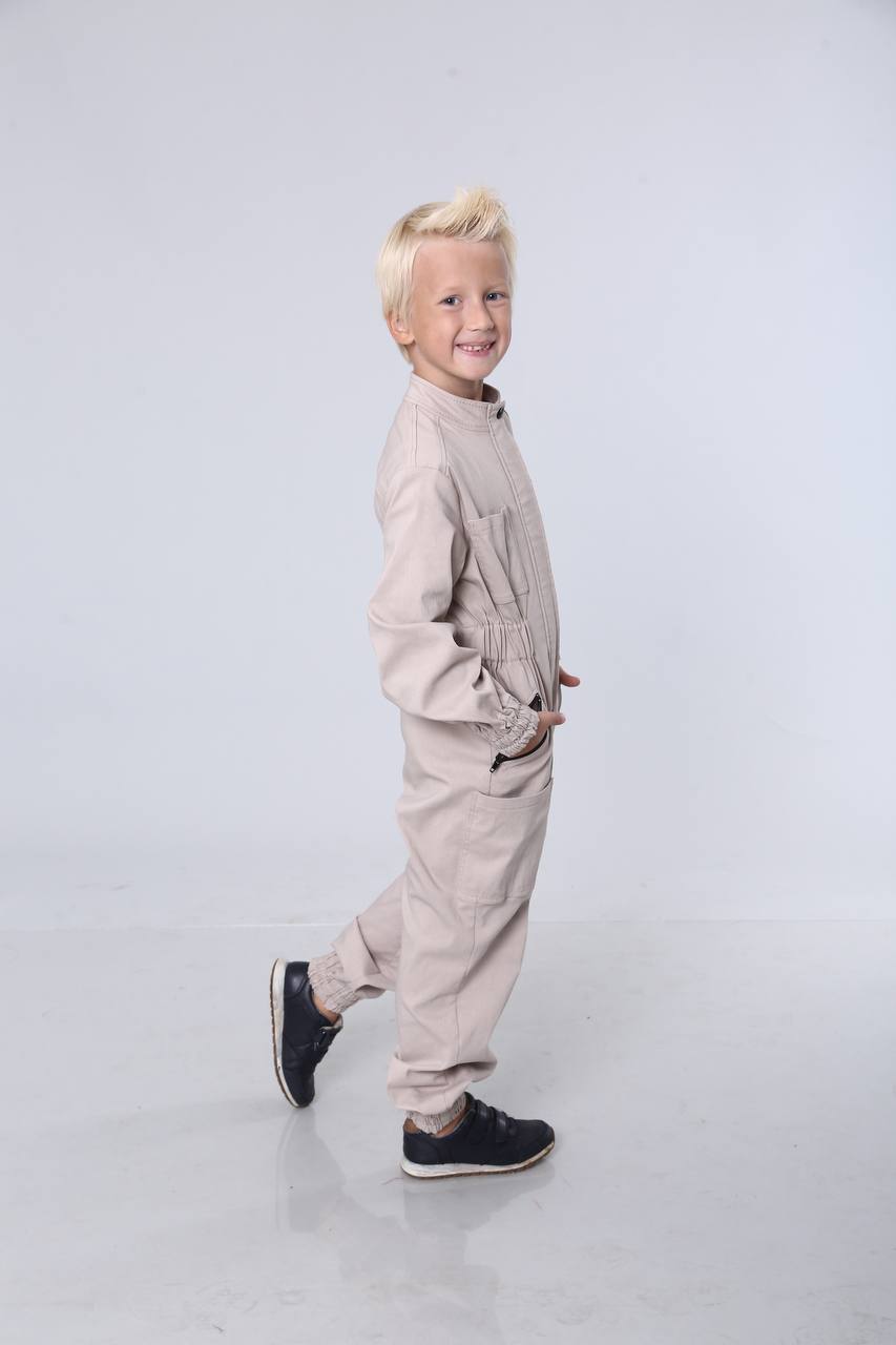 stylischer und bequemer Overall für Teenager