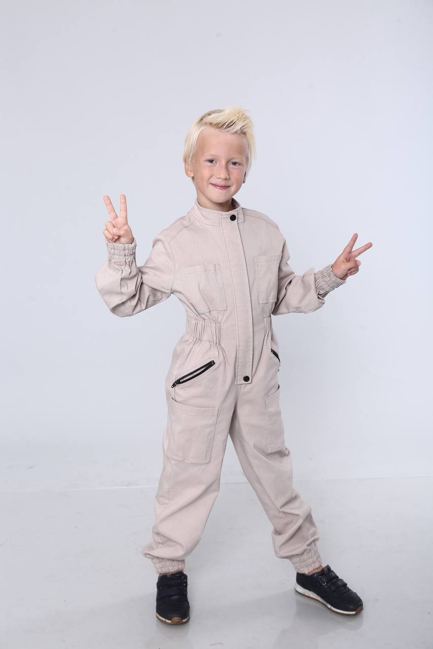 stylischer und bequemer Overall für Teenager