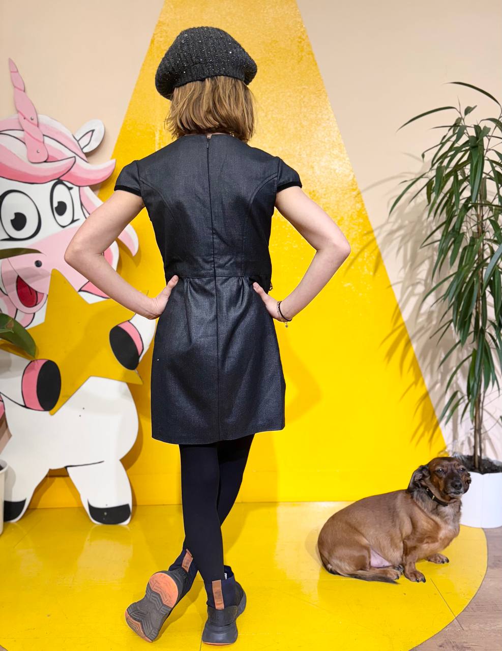 stilvolles und elegantes Kleid für Mädchen aus Wolle