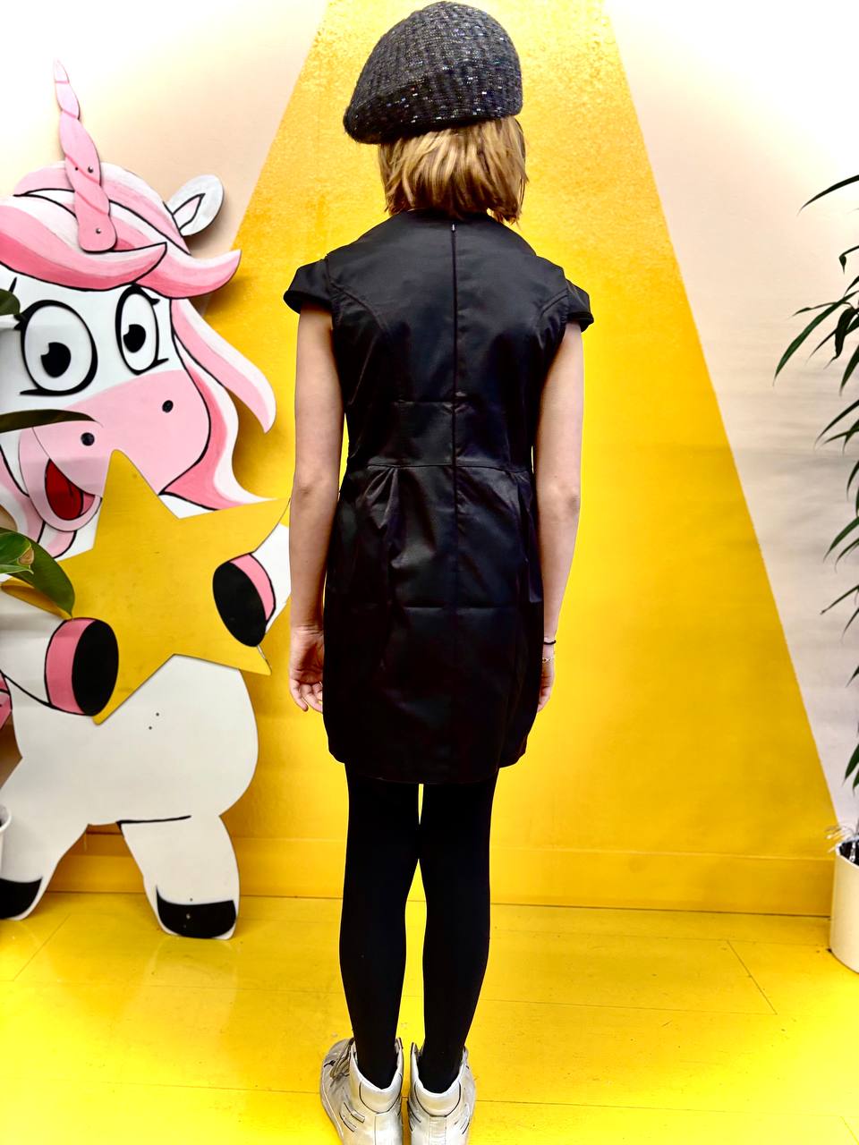 stilvolles und elegantes Kleid für Mädchen schwarz