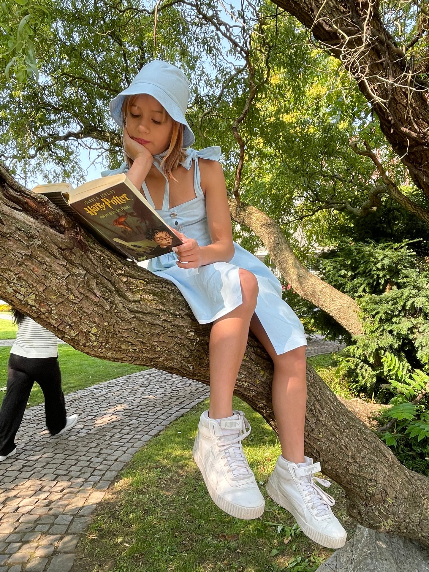 stylisches Leinen-Sommerkleid mit Panamahut
