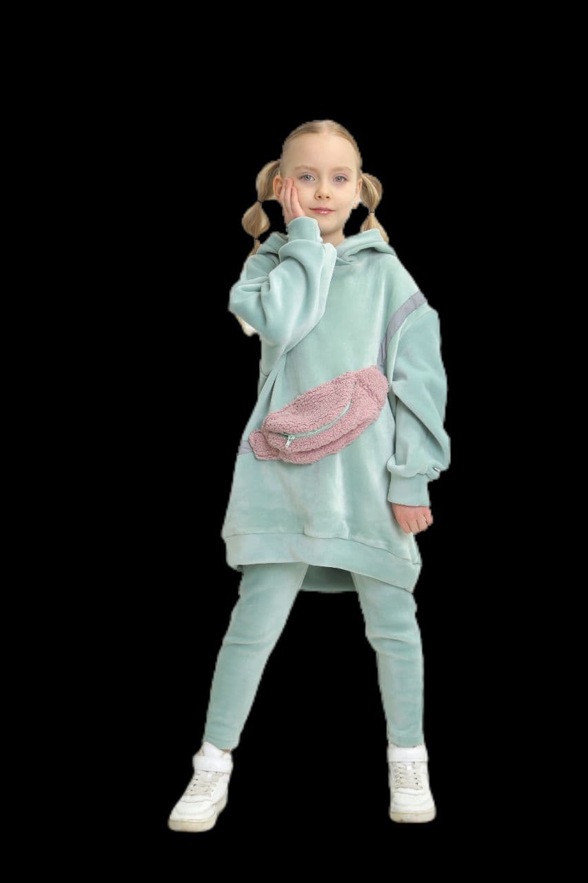 Veloursanzug mit Tasche und Reflektoren Mint