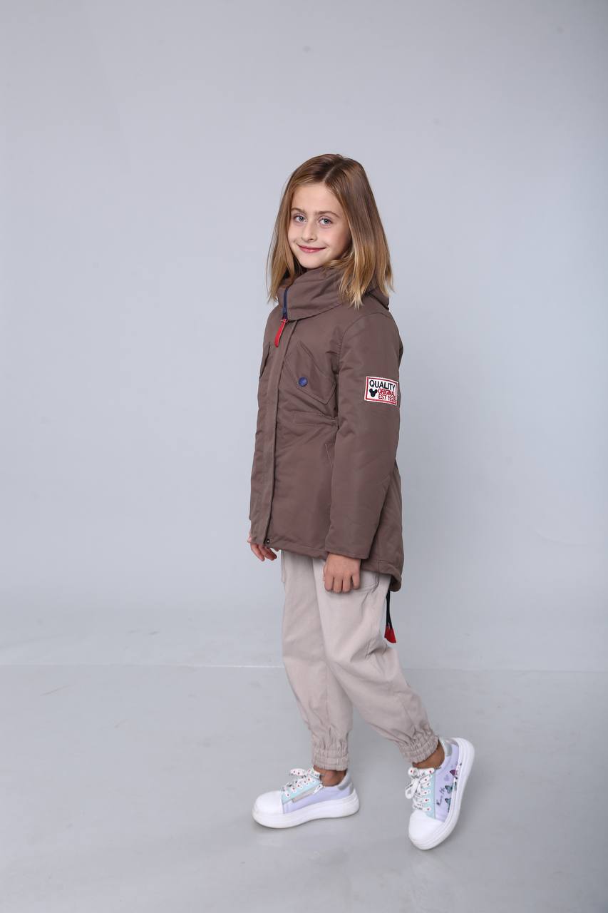 Парка коричневая — защита от ветра и дождя