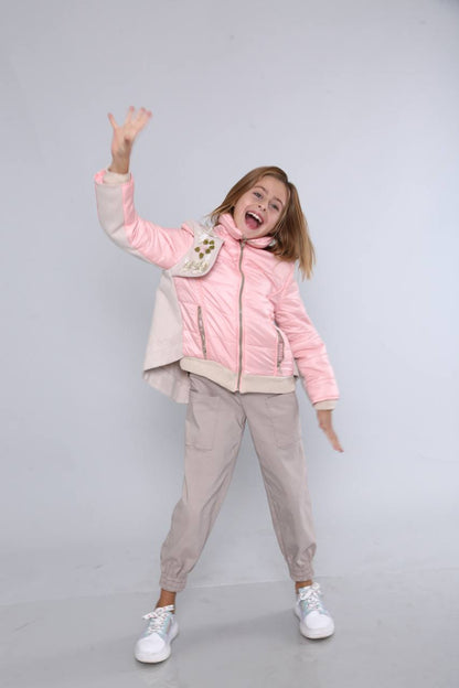 zarte Jacke mit floraler Stickerei