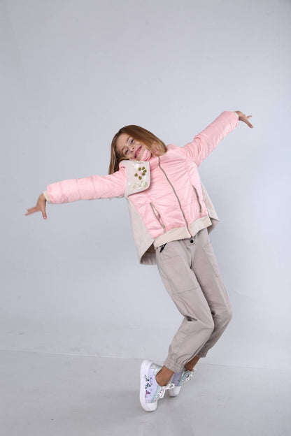 zarte Jacke mit floraler Stickerei