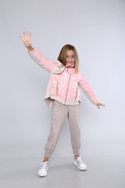 zarte Jacke mit floraler Stickerei