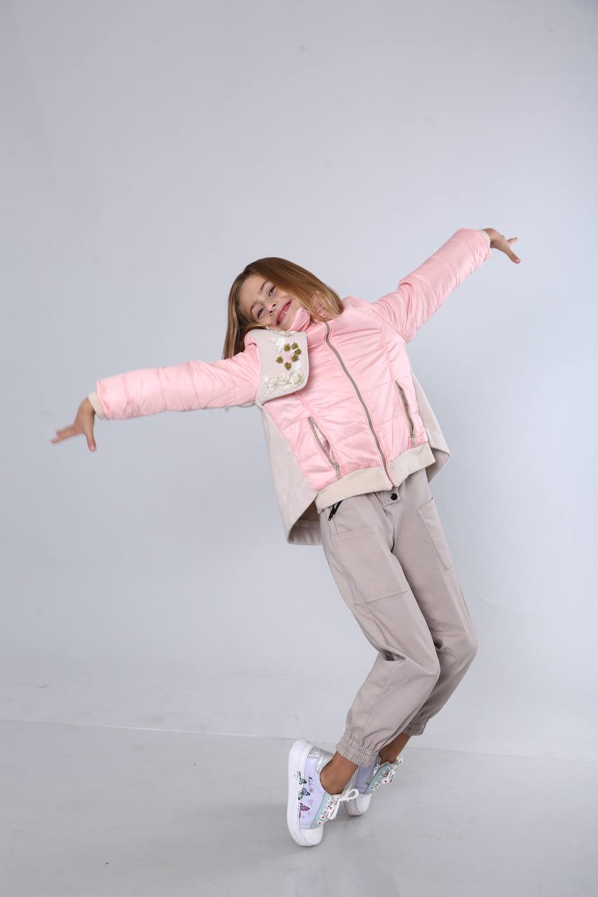 Куртка с цветочной аппликацией