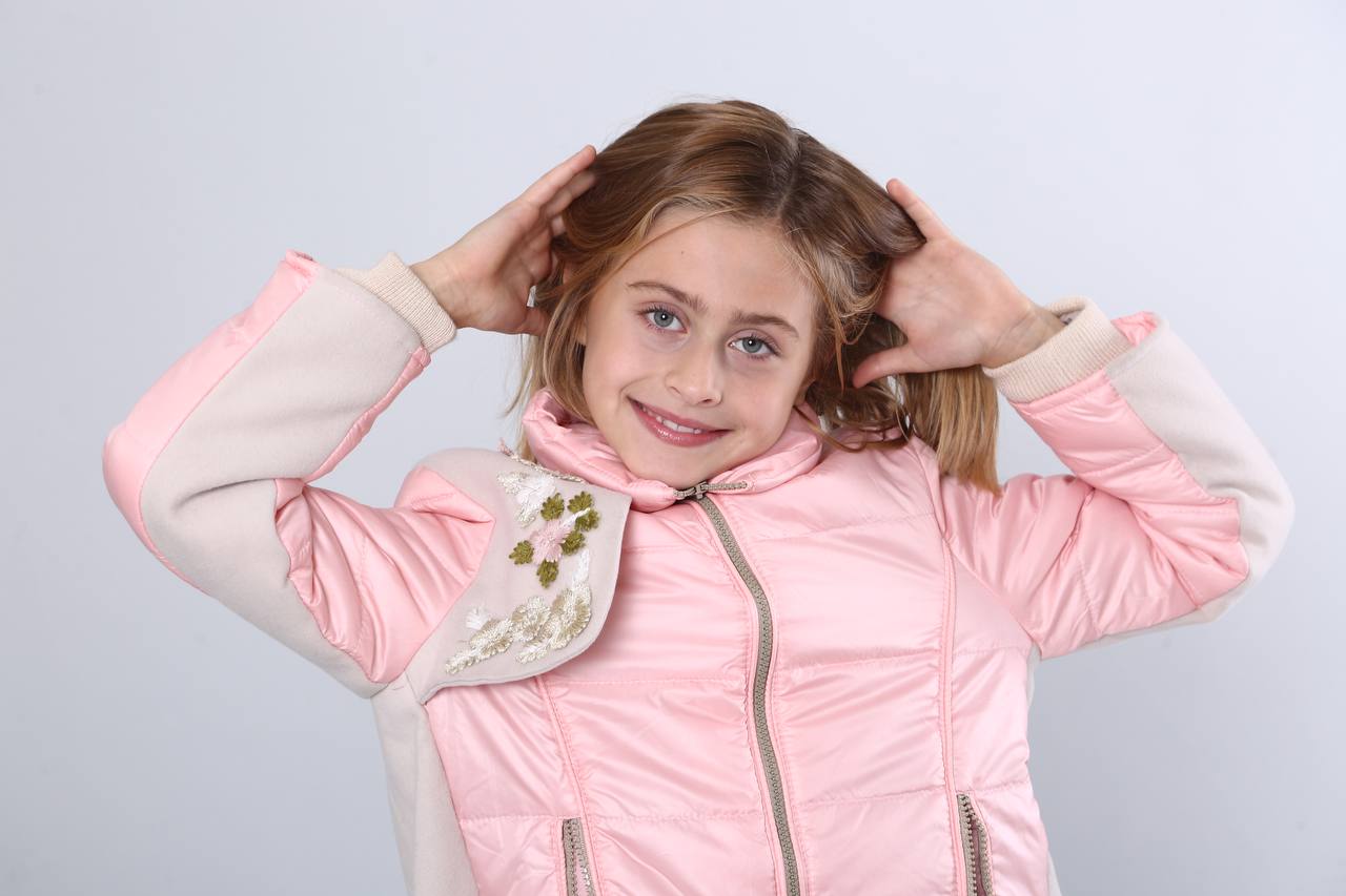 Куртка с цветочной аппликацией