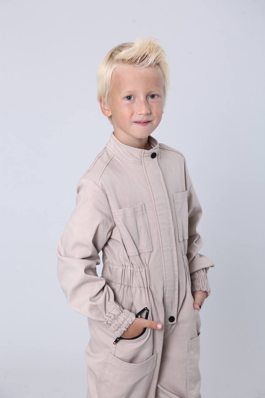 stylischer und bequemer Overall für Teenager