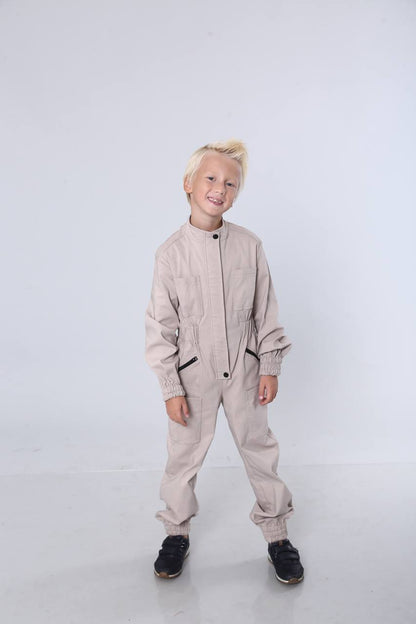 stylischer und bequemer Overall für Teenager