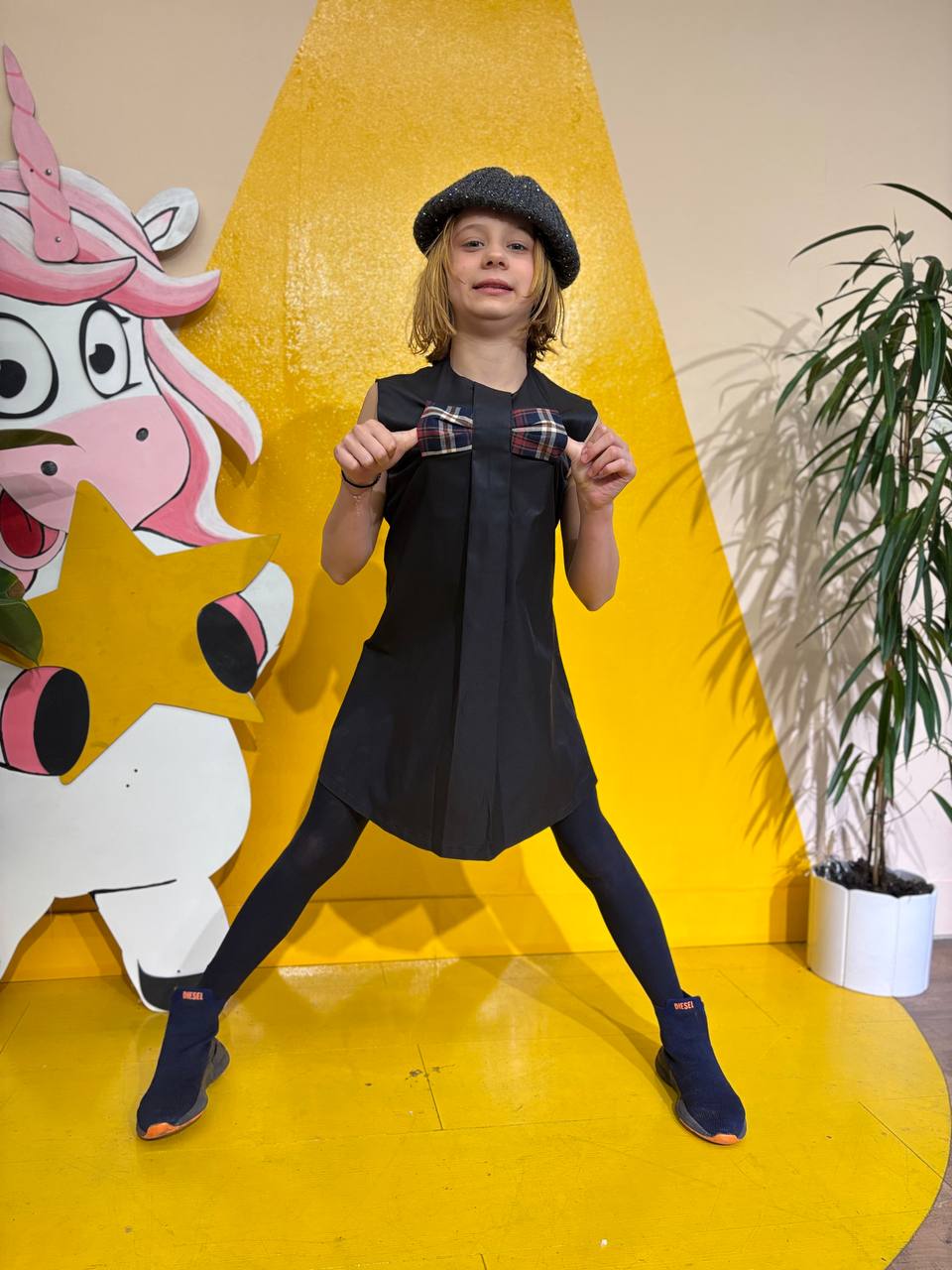 stylisches und elegantes Kleid mit Schleife für Mädchen schwarz