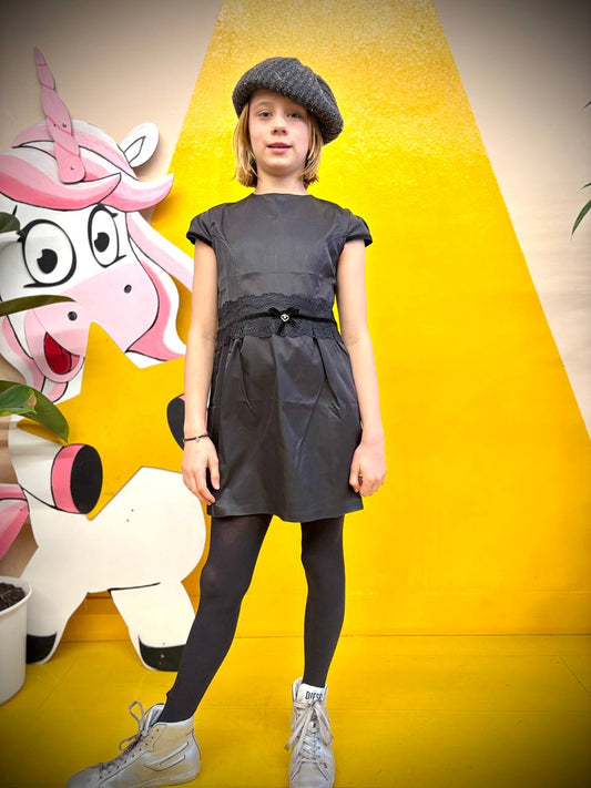 stilvolles und elegantes Kleid für Mädchen schwarz