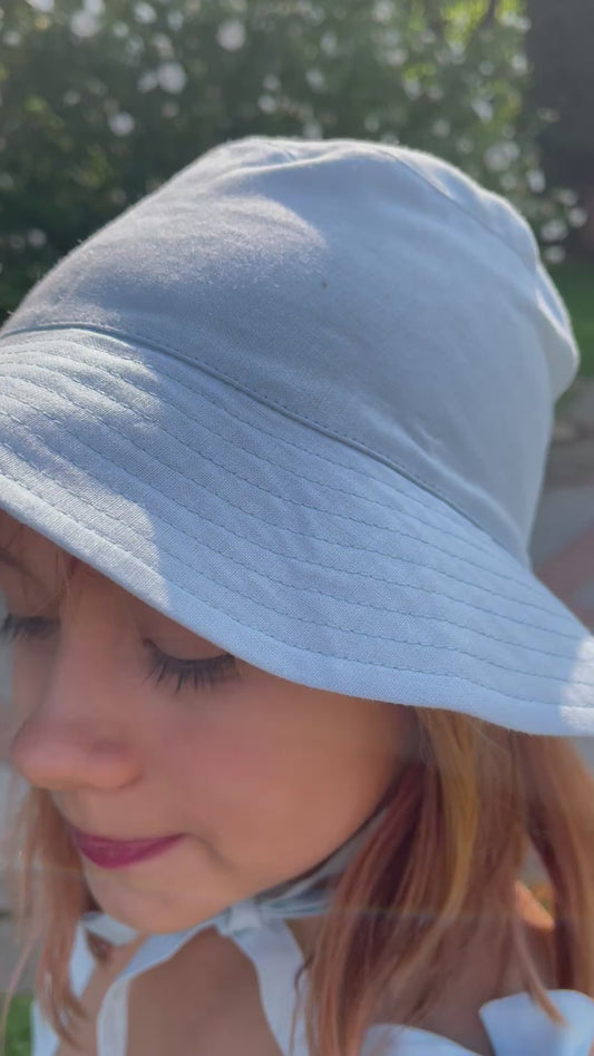 stylisches Leinen-Sommerkleid mit Panamahut